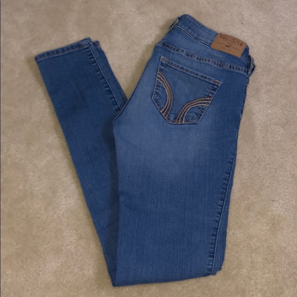 Light wash hollister skinny jeans